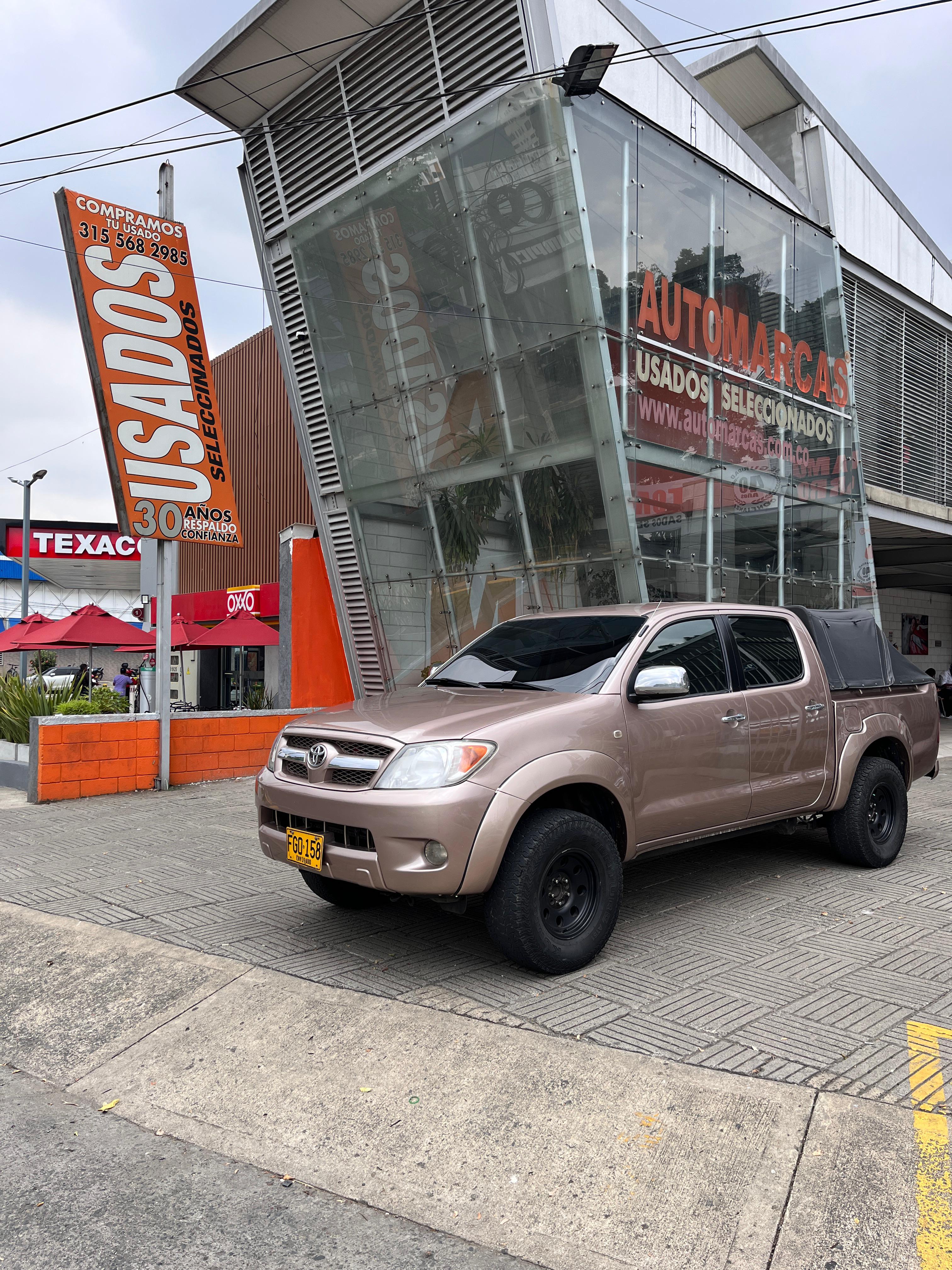 TOYOTA HILUX 4X2 GASOLINA Y GAS